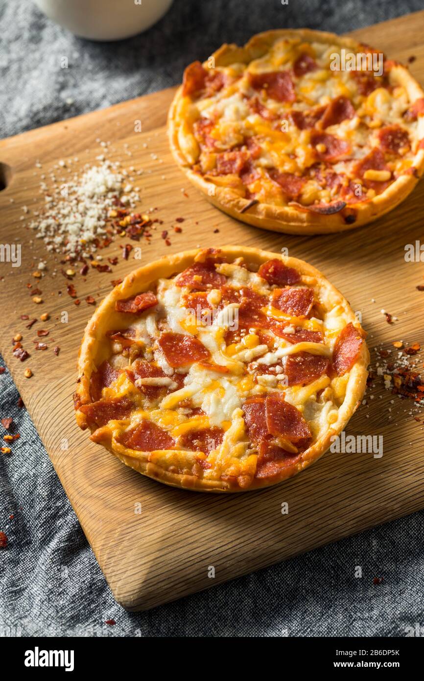 Fast-Food-Tiefkühlpizzen, Individuelle Pizza, die Sie essen können Stockfoto