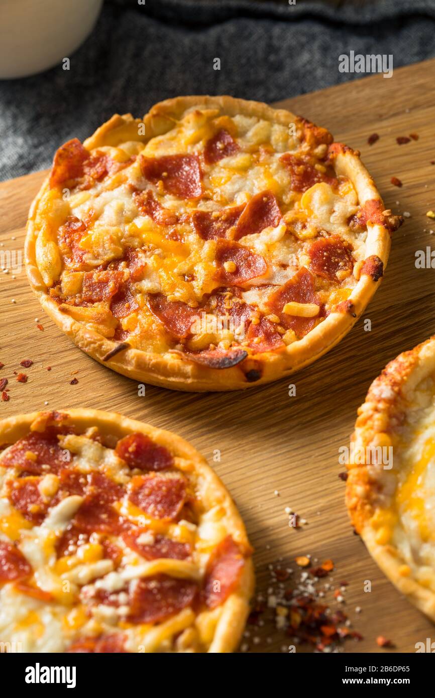 Fast-Food-Tiefkühlpizzen, Individuelle Pizza, die Sie essen können Stockfoto