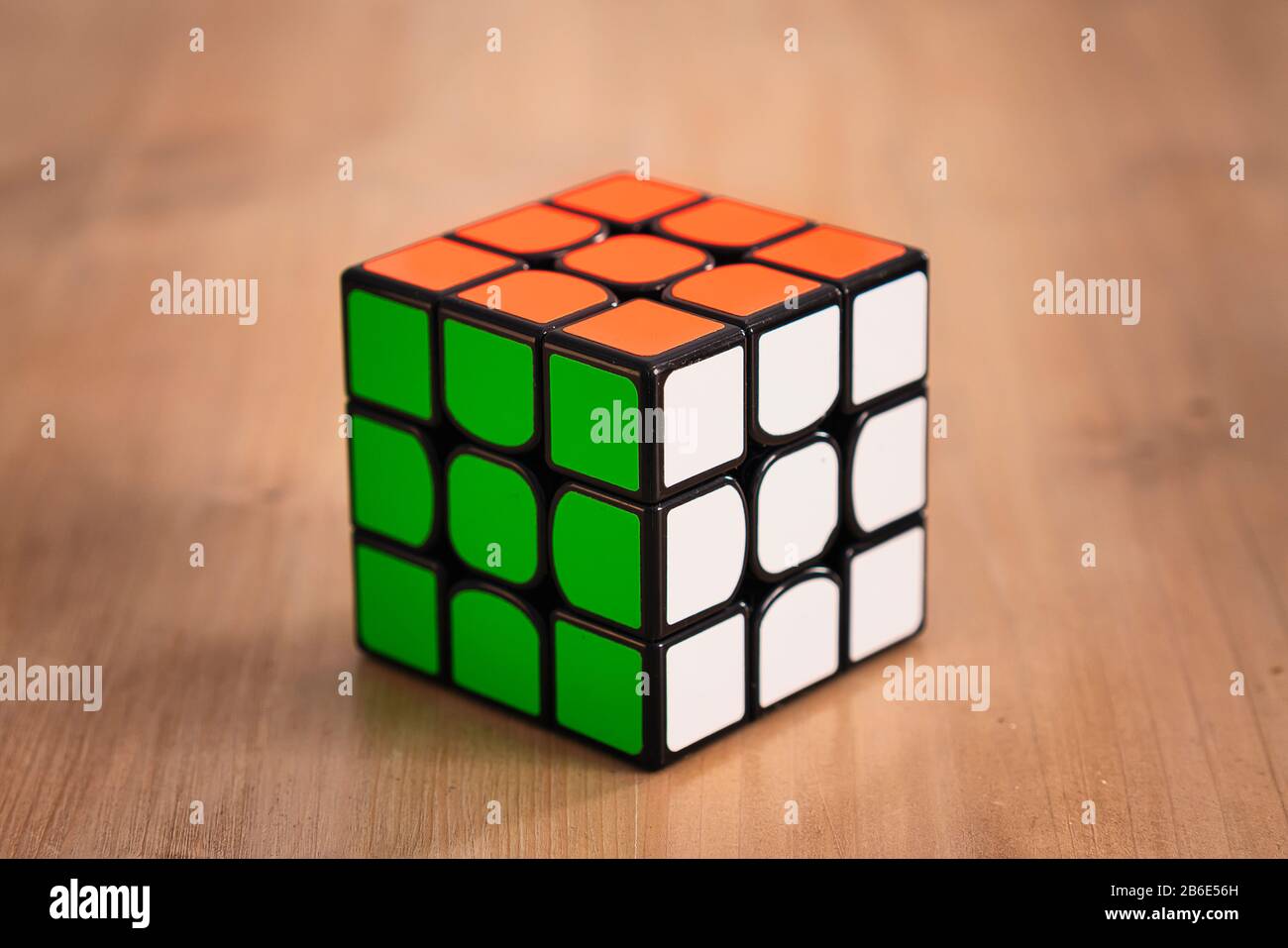 Rubik Cube Puzzle Intelligence Spielzeugspiel gelöst, drei Seiten Stockfoto