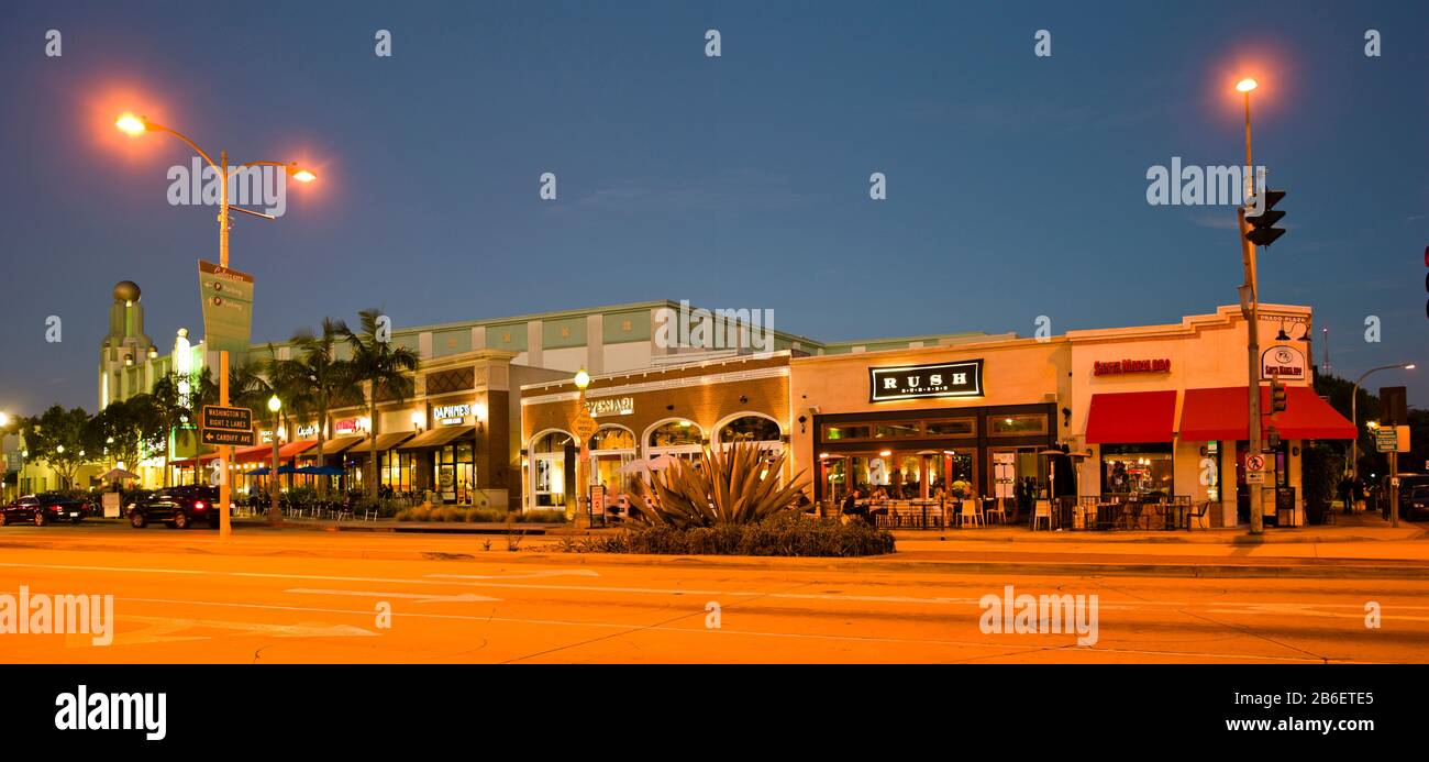 Nachtszene von Downtown Culver City, Culver City, Los Angeles County, Kalifornien, USA Stockfoto