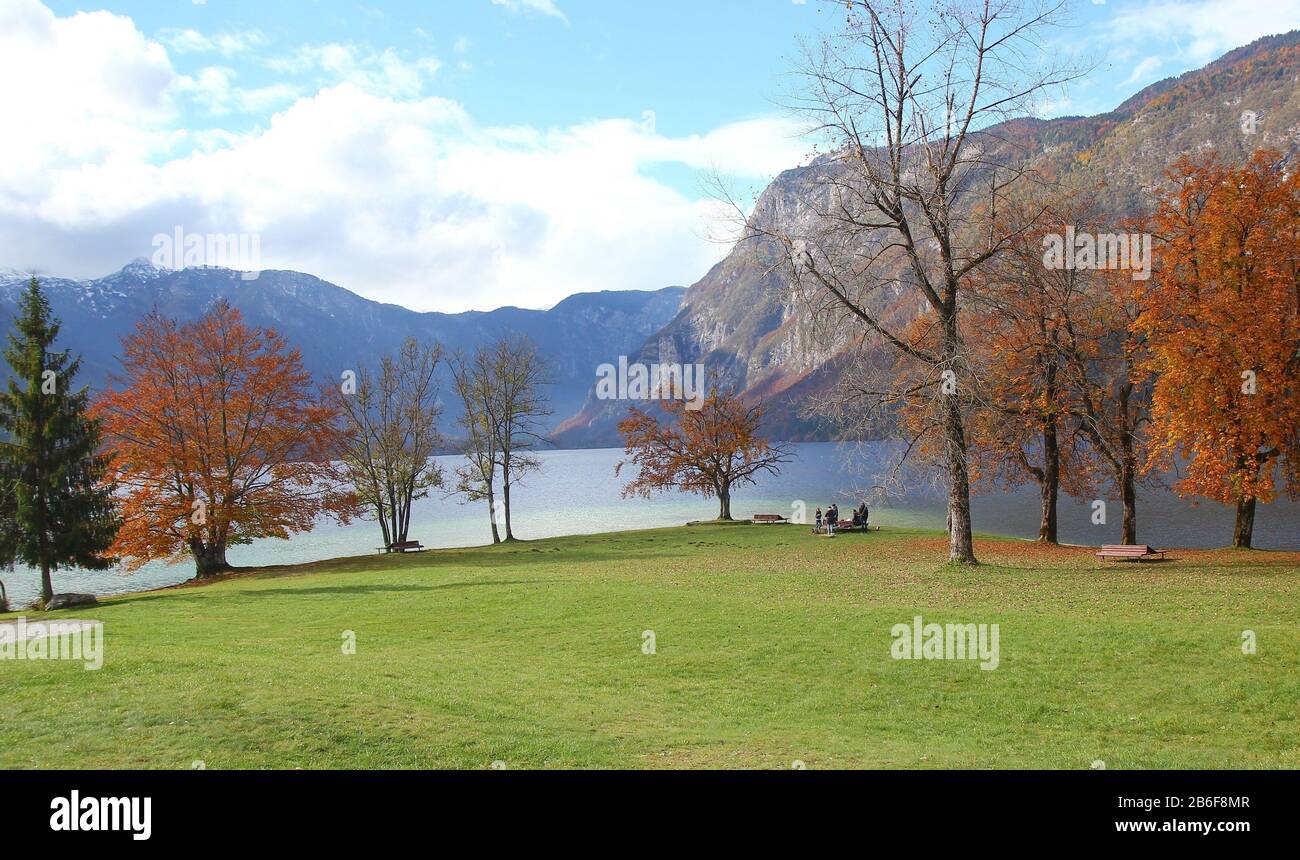 Bohinjer See im Herbst, Julische Alpen, Triiglav-Nationalpark, Juliana-Wanderweg, Slowenien, Europa Stockfoto