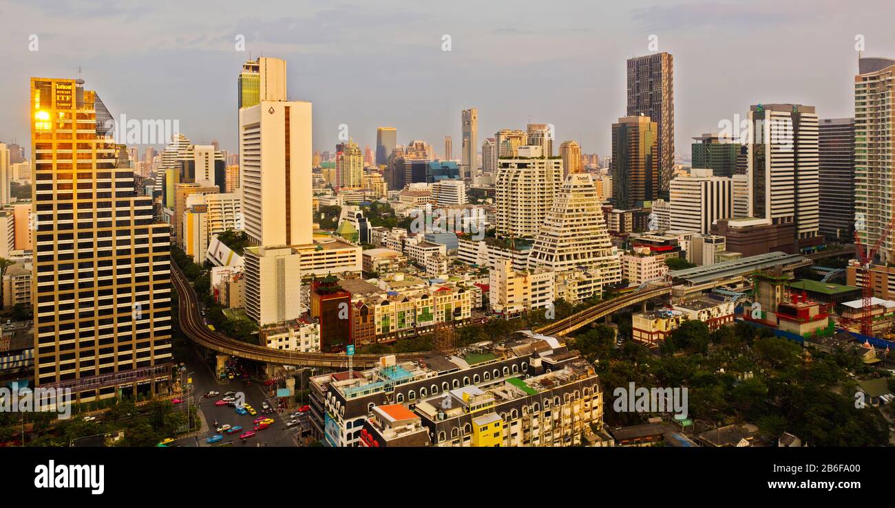 Erhöhte Ansicht von Gebäuden in der Stadt, Bangkok, Thailand Stockfoto