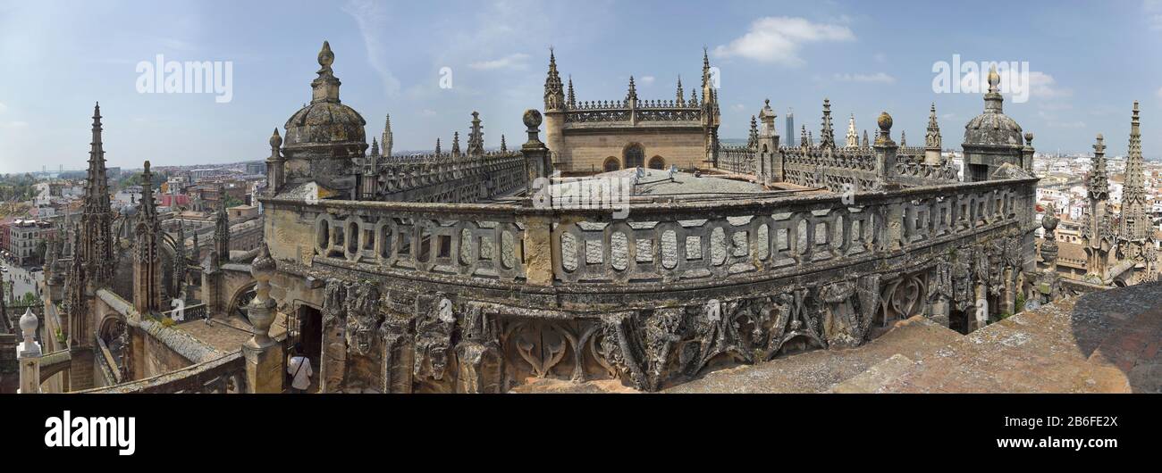 Blick auf die Kathedrale von Sevilla, Sevilla, Andalusien, Spanien Stockfoto