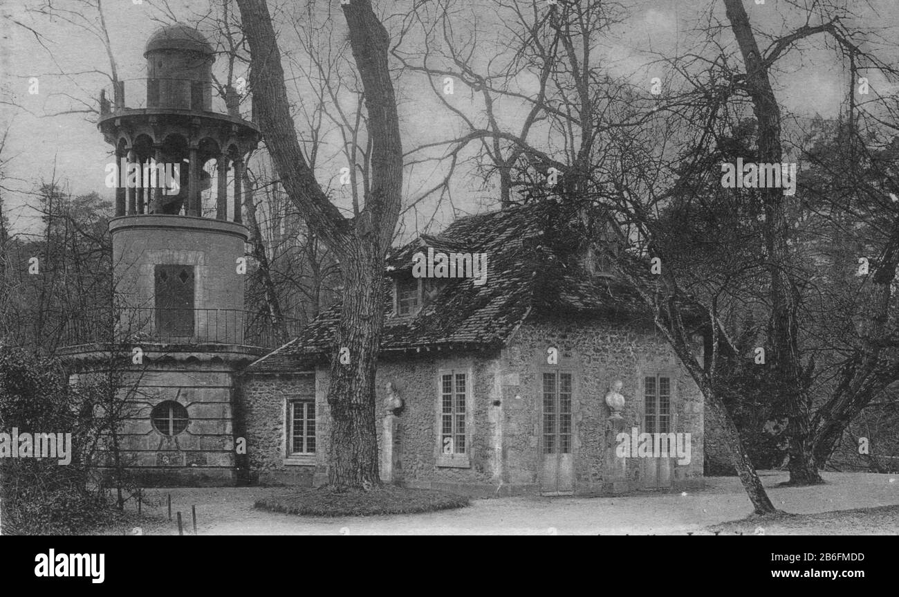 Die französische Königin Marie-Antoinette (b.555 d.173) ließ ein ganzes kleines französisches Bauerndorf um einen künstlich angelegten See herum errichten. Dieses Gebäude nutzte sie als privaten GET-away Spot und als Ort für kleine Treffen. Sie spielte bei der Vortäuschung, einer der gemeinen Folk zu sein. Sie war die letzte Königin Frankreichs vor der französischen Revolution. Um meine anderen mit Orten in Zusammenhang stehenden Vintage-Bilder zu sehen, suchen Sie nach Prestor Vintage Orten Stockfoto