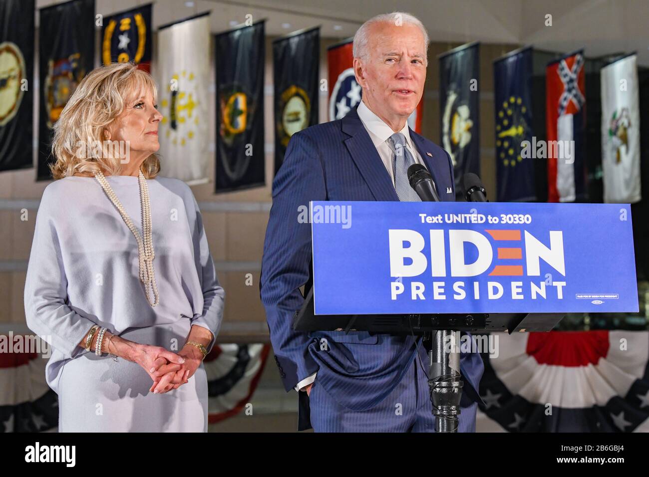 Philadelphia, USA 10. März 2020 Joe Biden, demokratischer Präsidentschaftskandidat der Vereinigten Staaten und ehemaliger Vizepräsident der Vereinigten Staaten von Amerika spricht während der Urwahl im National Convention Center. Credit: Don Mennig/Alamy Live News Stockfoto
