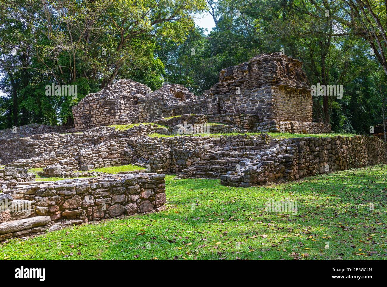 Die majestätisch verlorenen Maya-Ruinen von Yaxchilan im tropischen Regenwald von Chiapas in der Nähe von Palenque, Mexiko. Stockfoto