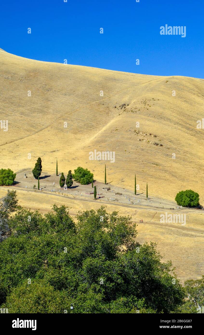 Rose Hill Cemetery von einem angrenzenden Hügel aus gesehen, East Bay Regional Park, Nortonville, Antioch, Contra Costa County, Kalifornien, USA Stockfoto