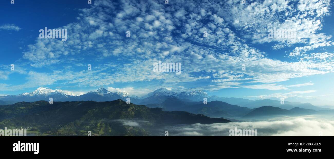 Blick auf die Annapurna Range von Pokhara, Nepal Stockfoto