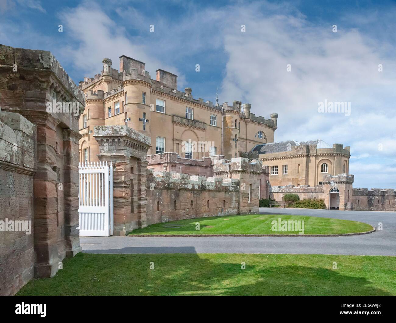 Maybole, Carrick, Schottland - 19. Mai 2012: Außengelände von Culzean Castle, an den Klippen von Ayrshire, öffentlich zugänglich Stockfoto