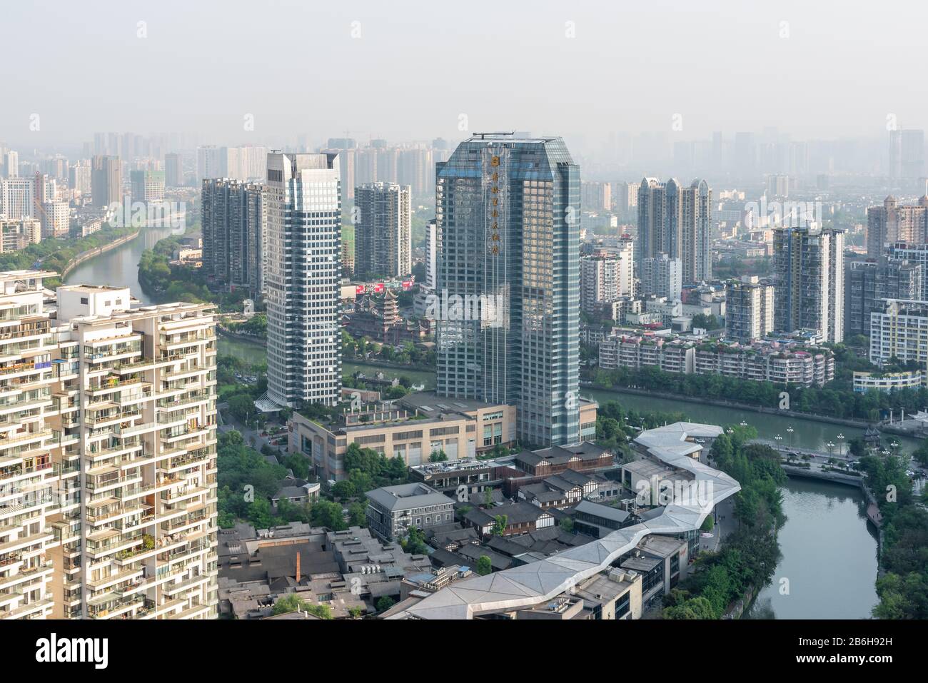 Chengdu, Provinz Sichuan, China - 26. April 2016: Skyline der Stadt mit Blick auf die Skyline der Stadt Stockfoto