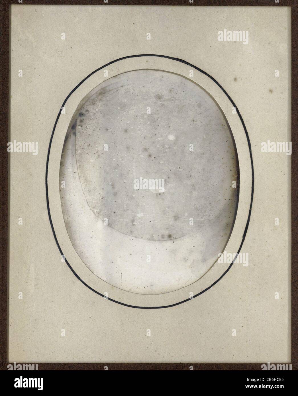 Daguerreotypieplaat keine sichtbare Darstellung Daguerreotypieplaat [ohne sichtbare Darstellung] Objekttyp: Fotos Artikelnummer: RP-F ab12294 Hersteller: Fotograf Eduard Isaac Asser dating: CA. 1850 Physikalische Eigenschaften: Kupferblech Kupferglas Technik: Daguerreotypie Abmessungen: Blatt: H 152 mm × W 128 mm Stockfoto
