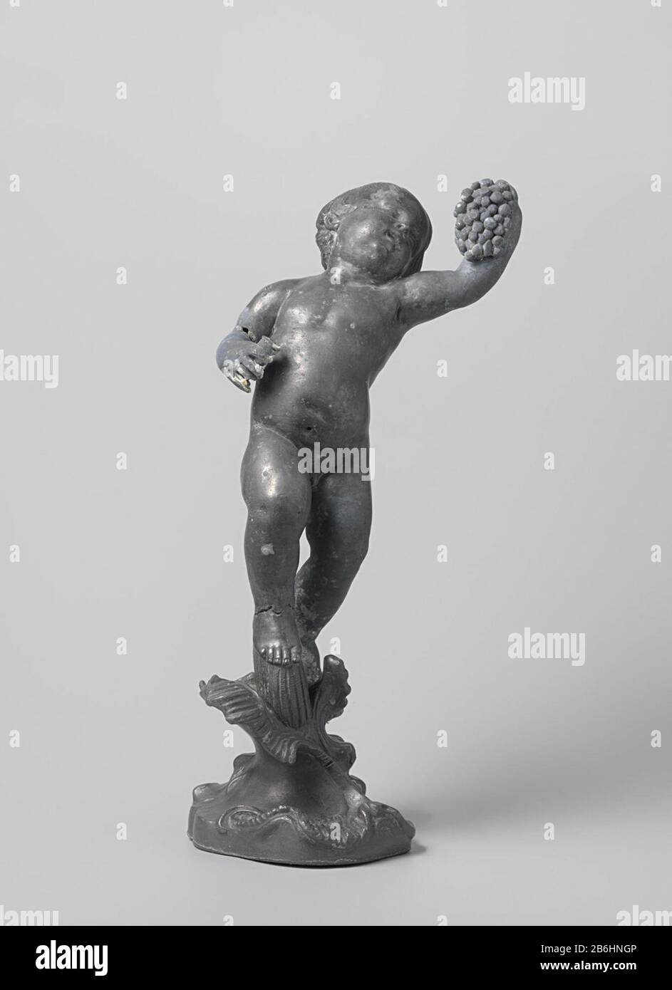 Herbst, PA-16447-C Putti maakt deel uit van een Serie van de 'vier seizoenen'. Hersteller : beeldhouwer: Anoniemontwerper: Johan LarsonPlaats Herstellung: Nederland (mogelijk) dating: CA. 1.750 Material: Masse Abmessungen: H 48 cm. × b 24 cm. × d 18 cm. × g 8,8 kg Stockfoto