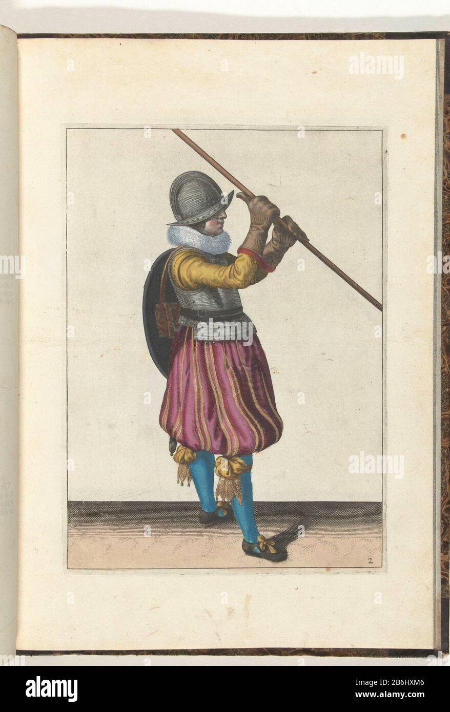 Die Übung mit Schild und Spieß des Soldaten mit dem Speer schräg in beiden Händen und dem Schild auf dem Rücken (Nr. 2), 1618 die Übung mit Schild und Speer: Der Soldat im Profil mit dem Spieß diagonal in beiden Händen und Schild auf dem Rücken, 1618. Teil der Illustrationen: Adam van Breen, Nassauische Waffenhandel, 1618, Platte . n 2. Um 1600 sein. Hersteller : zu einem Entwurf von: Adam van Bree Druckautor: Anonymer Standort Herstellung: Nordholländer Datum: 1616 - 1618 Körperliche Merkmale: Enna, handfarbenes Material: Papiertechnik: Handfarbe / Engra (Druck Stockfoto