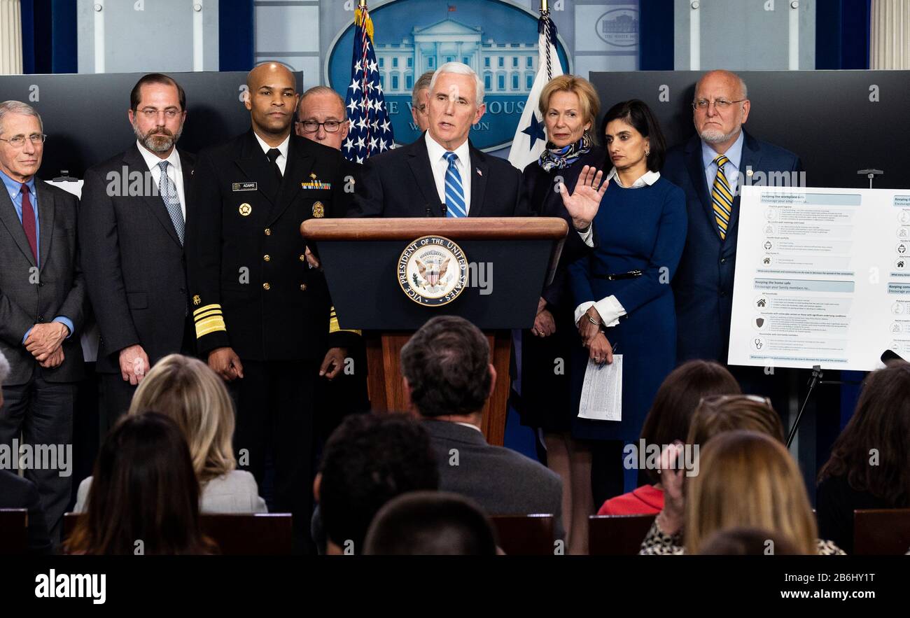 Vizepräsident Mike Pence spricht auf der Pressekonferenz der Coronavirus Task Force. Stockfoto