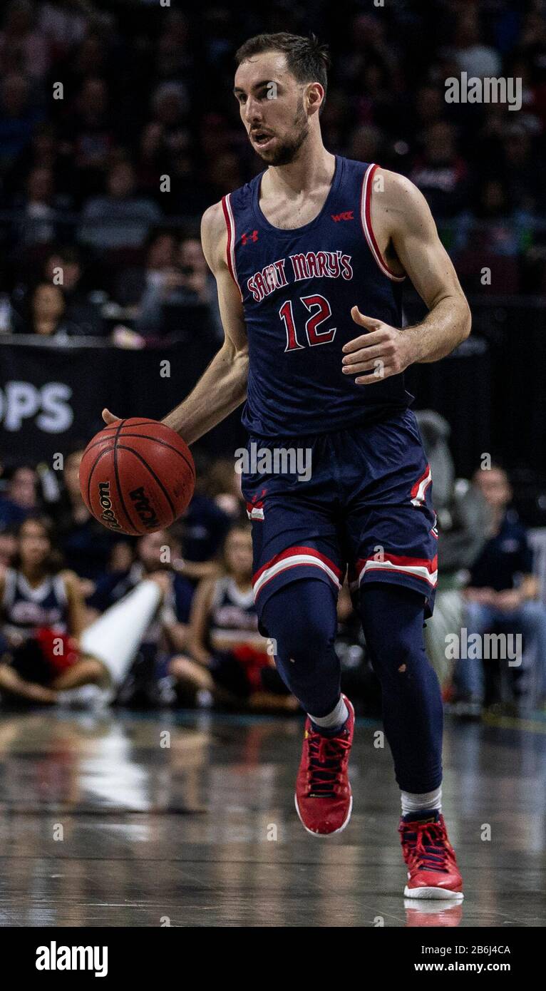 März 2010 Las Vegas, NV, USA St. Mary's Gaels Guard Tommy Kuhse (12) fährt während des NCAA West Coast Conference Men's Basketball Tournament Championship Game zwischen Gonzaga Bulldogs und den Saint Marys Gaels 66-84 verloren in der Orleans Arena Las Vegas, NV, zum Korb. Thurman James/CSM Stockfoto