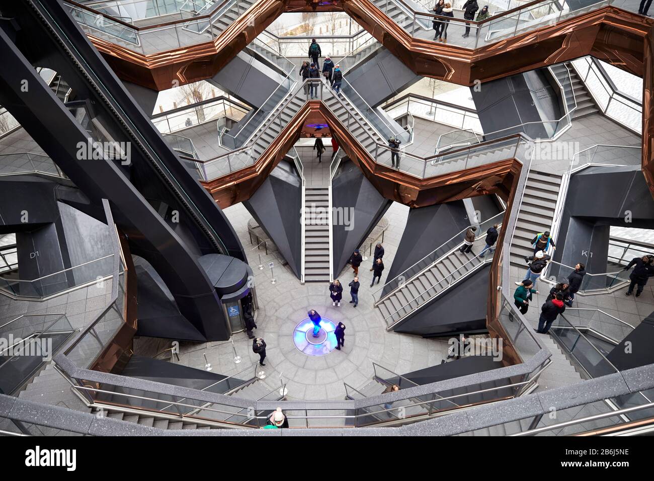 New York City Manhattan High Line Hudson Yards Gefäßstruktur und Besucherattraktion des britischen Designers Thomas Heatherwick Stockfoto