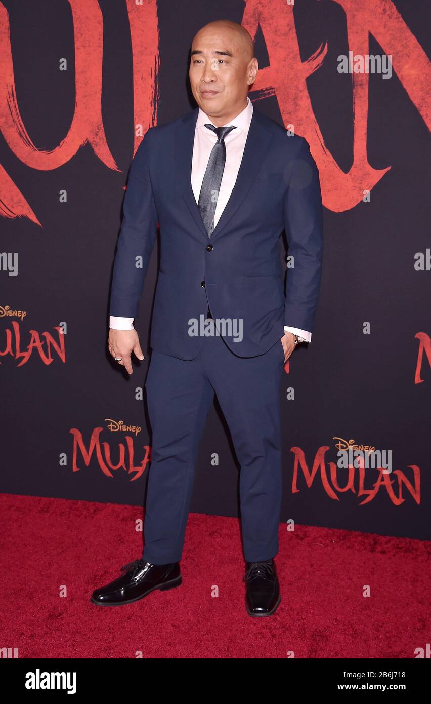 Hollywood, CA - 09. MÄRZ: Ron Yuan besucht die Premiere von Disneys "Mulan" im El Capitan Theatre am 09. März 2020 in Hollywood, Kalifornien. Stockfoto