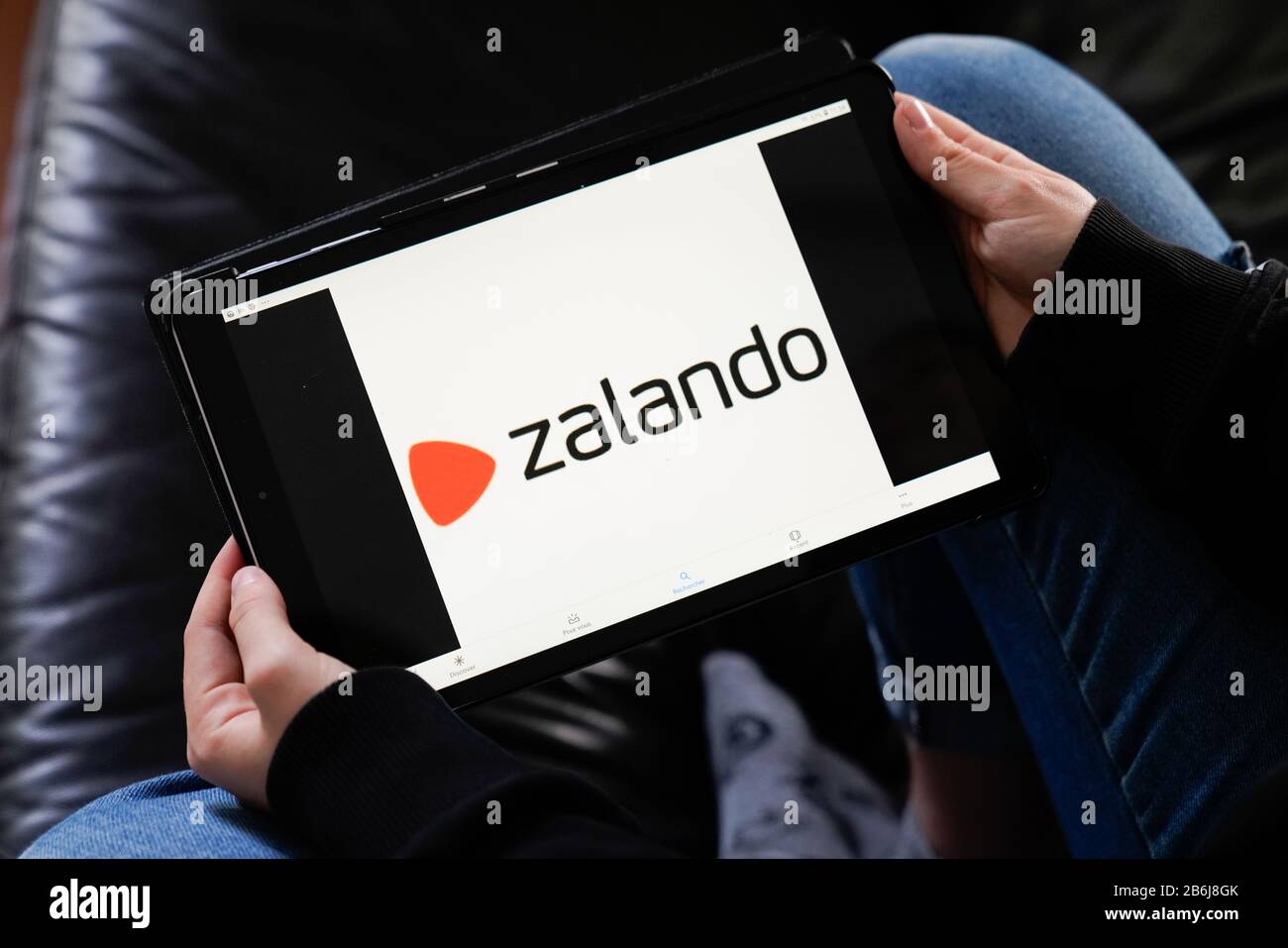 Bordeaux, Aquitanien/Frankreich - 11 25 2019: zalando Logo auf Tablet-Bildschirm Stockfoto