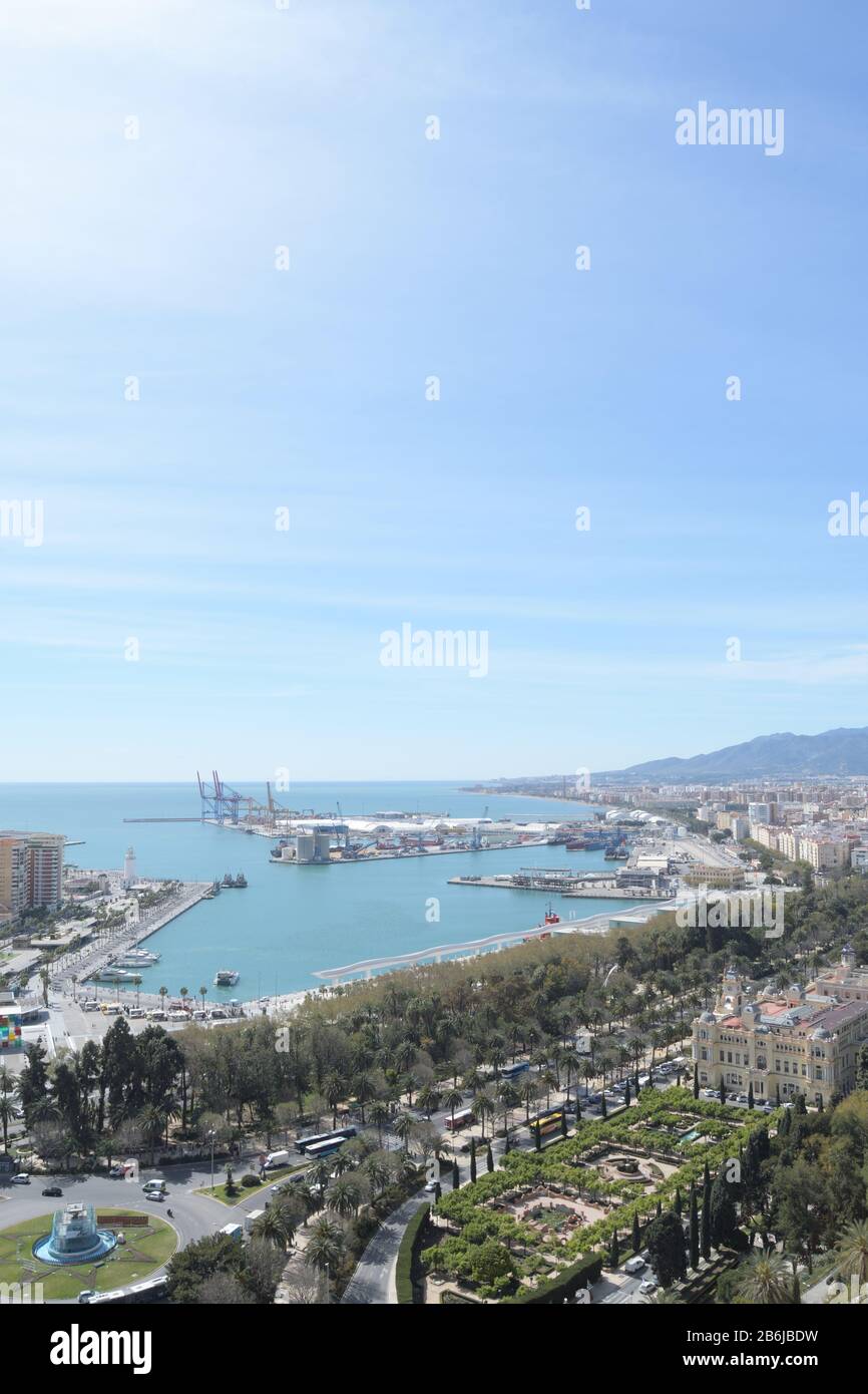 Hafen von Malaga von Gibralfaro Aussichtspunkt ein sonniger Tag, Malaga, Spanien Stockfoto
