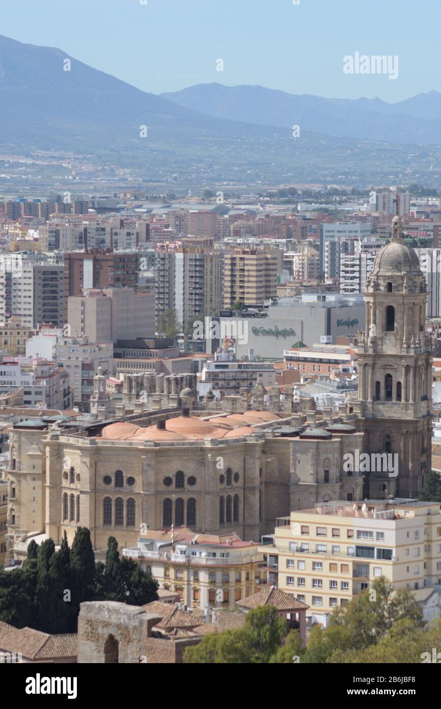 Kathedrale von Málaga von Encarnacion vom Aussichtspunkt Gibralfaro ein sonniger Tag, Spanien Stockfoto
