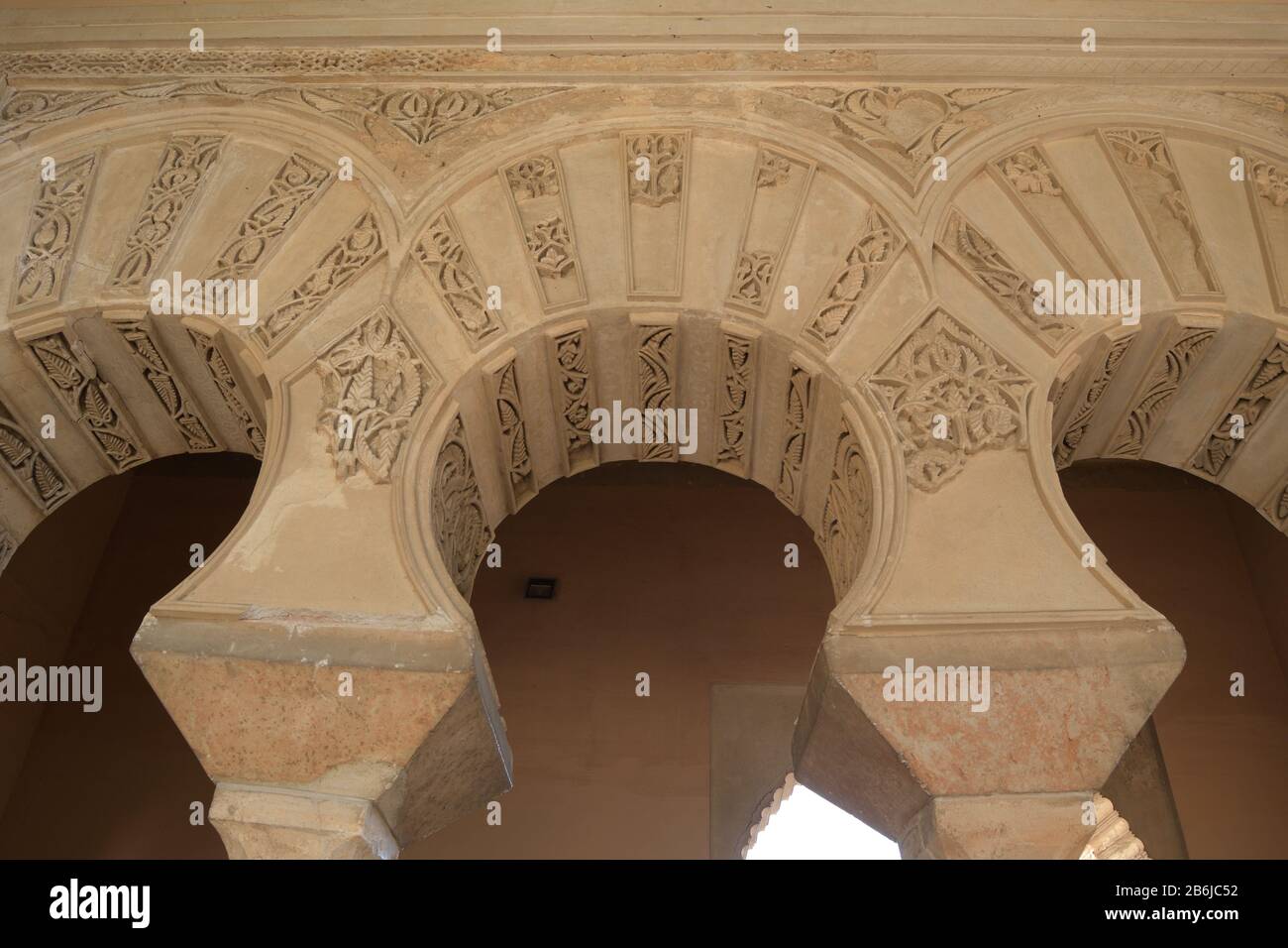 Nasriden Bögen und Säulen in muslimischen Palast, Alcazaba, Malaga, Spanien Stockfoto