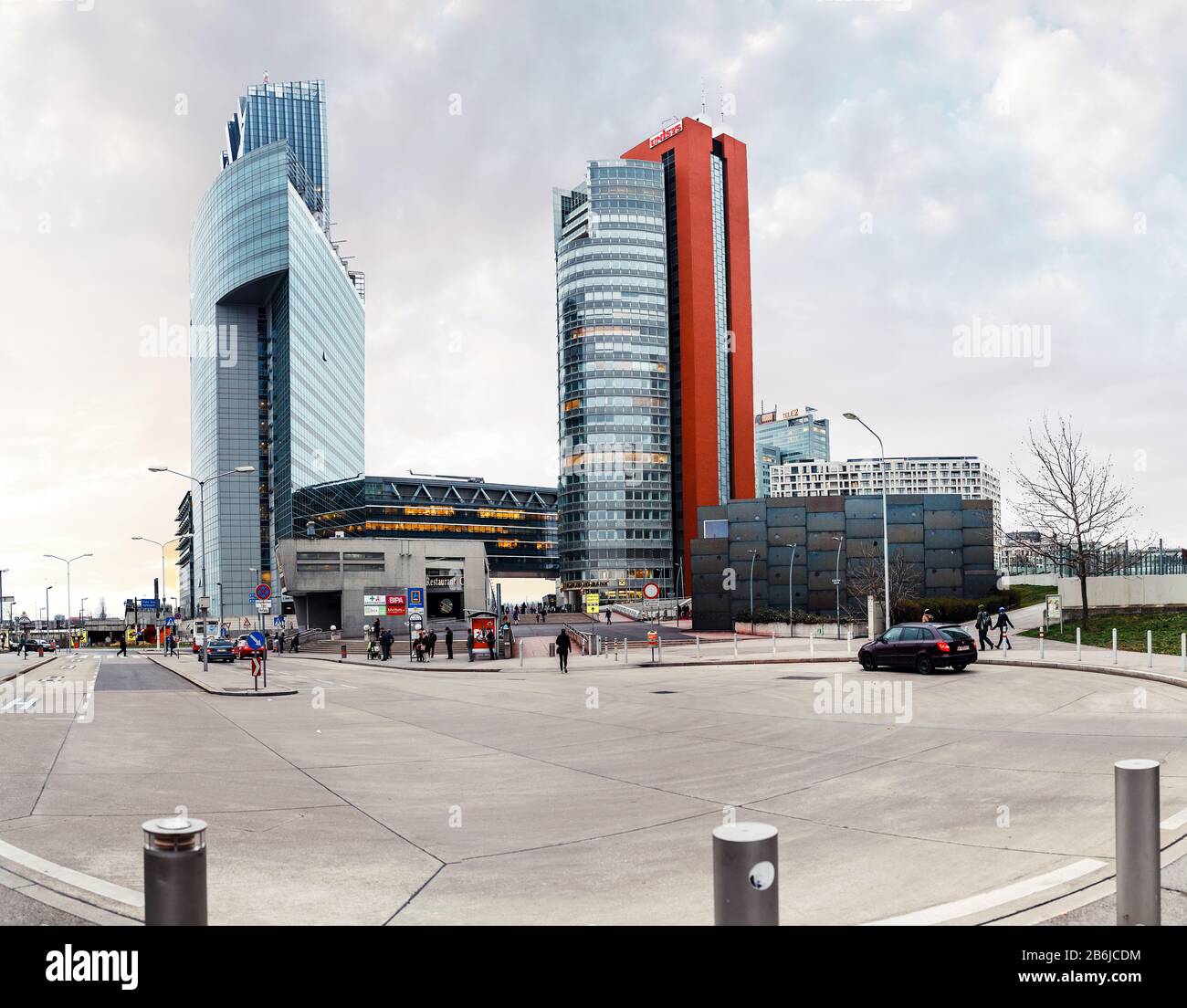 Wien, ÖSTERREICH, 22. MÄRZ 2017: Vienna International Center, VIC oder UNO-City ist ein Komplex mit hohen Wolkenkratzern im Bezirk Donau-City Stockfoto