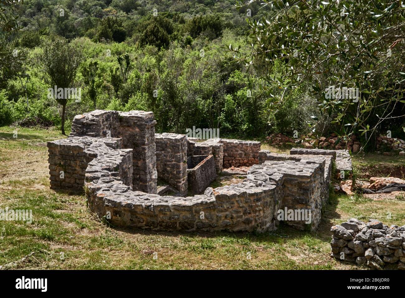 Insel Dugii Otok, Provinz Dalmatien, Kroatien, im Süden der Insel Dugi Otok in Kroatien die Ruine der Kirche Sv.Iwan Romanik Stockfoto