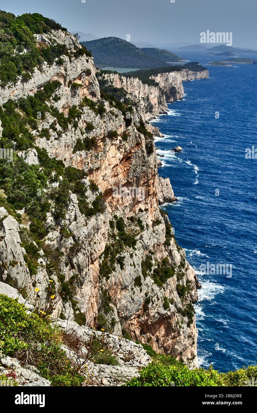 Die Insel Dugii Otok, Provinz Dalmatien, Kroatien, Telaš?ica ist eine Bucht im Süden der Insel Dugi Otok in Kroatien in der Adria. Es ist das größte natürliche Schutzhaus in der Adria, das für alle Arten von Booten als sicher gilt. 1988 wurde der Naturpark Telaš?ica geschaffen, um diesen Naturraum mit seiner Biodiversität zu erhalten Stockfoto