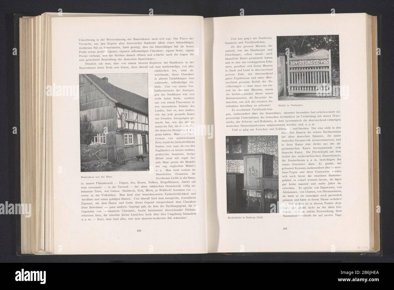 Teil von hekHoftür in Vier Ländern (Titelobjekt) Immobilientyp: Fotomechanische Druckseite Artikelnummer: RP-F-2001-7-1184B 171 Aufschriften / Marken: Monogramm, Recto, gedruckt: 'BX' Hersteller: Fotograf: Anoniemklischeemciseemaker unbekannt (Listed Property) Datum: CA. 1898 - oder für 1903 Material: Papiertechnik: Autotypie-Abmessungen: Druck: H 70 mm × W 63 mmToelichtingPrent Seite 253. Betrifft: Tor, Eingang Stockfoto