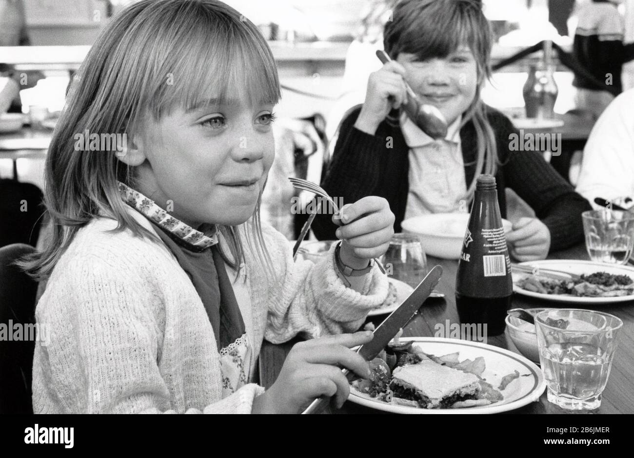 Mittagessen Stanley Junior School, Nottingham UK 1986 Stockfoto
