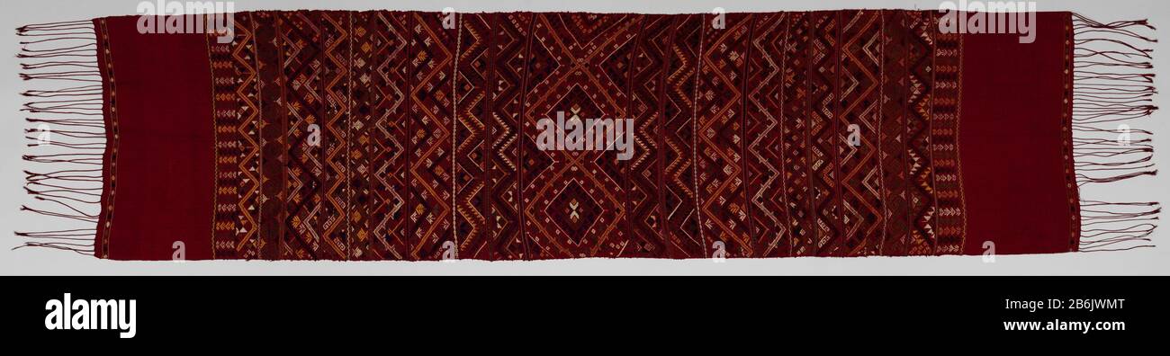 Mit biang Doek Tuch mit Blumen- und geometrischem Motieven. Hersteller : Weber: Anonymer Ort Herstellung: Thailand Datum: 1900 - 1949 Physische Merkmale: Gewebte Baumwolle und Seide; zusätzliches Schussmaterial: Baumwollseidentechnik: WEA Abmessungen: L 210 cm. (Mit Rand) × L 182 cm. (Ohne Schüttelfrost) b × 46,5 cm. Stockfoto