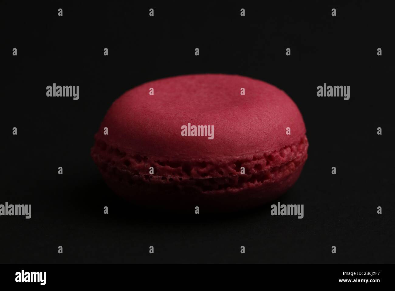 Makronen in pinkfarbener Farbe schmackhafte französische Plätzchen wunderschönes Makro Food Foto Stockfoto