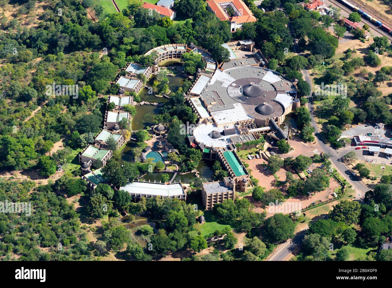 Luftansicht des Kingdom Hotel in Victoria Falls in Afrika. Beliebte Unterkunft für Touristen, die Simbabwe besuchen. Stockfoto