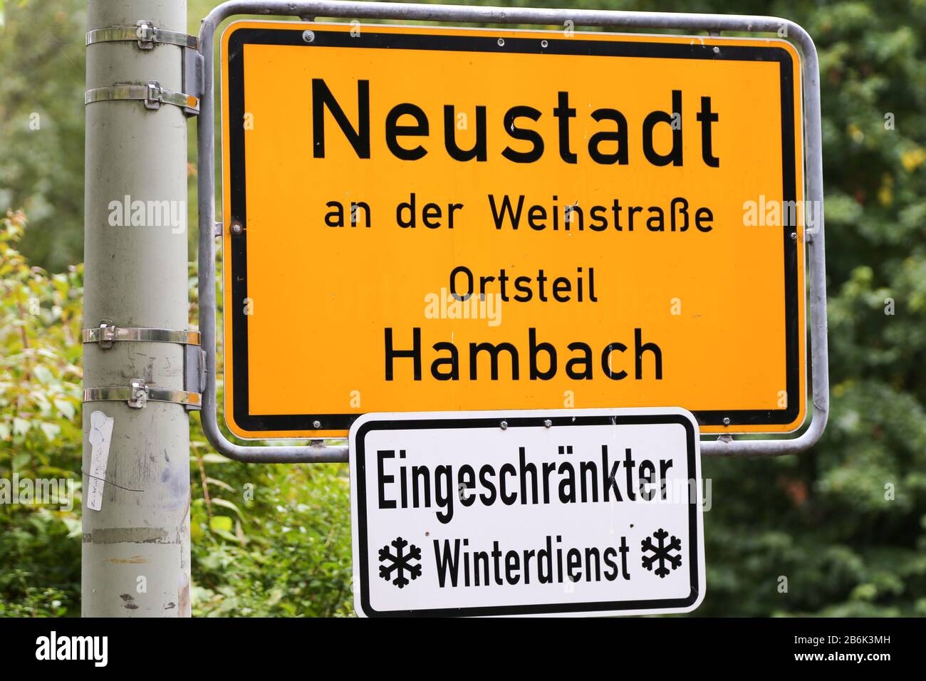 Straßenschild Neustadt an der Weinstraße, Hambach, Rheinland-Pfalz, Deutschland Stockfoto