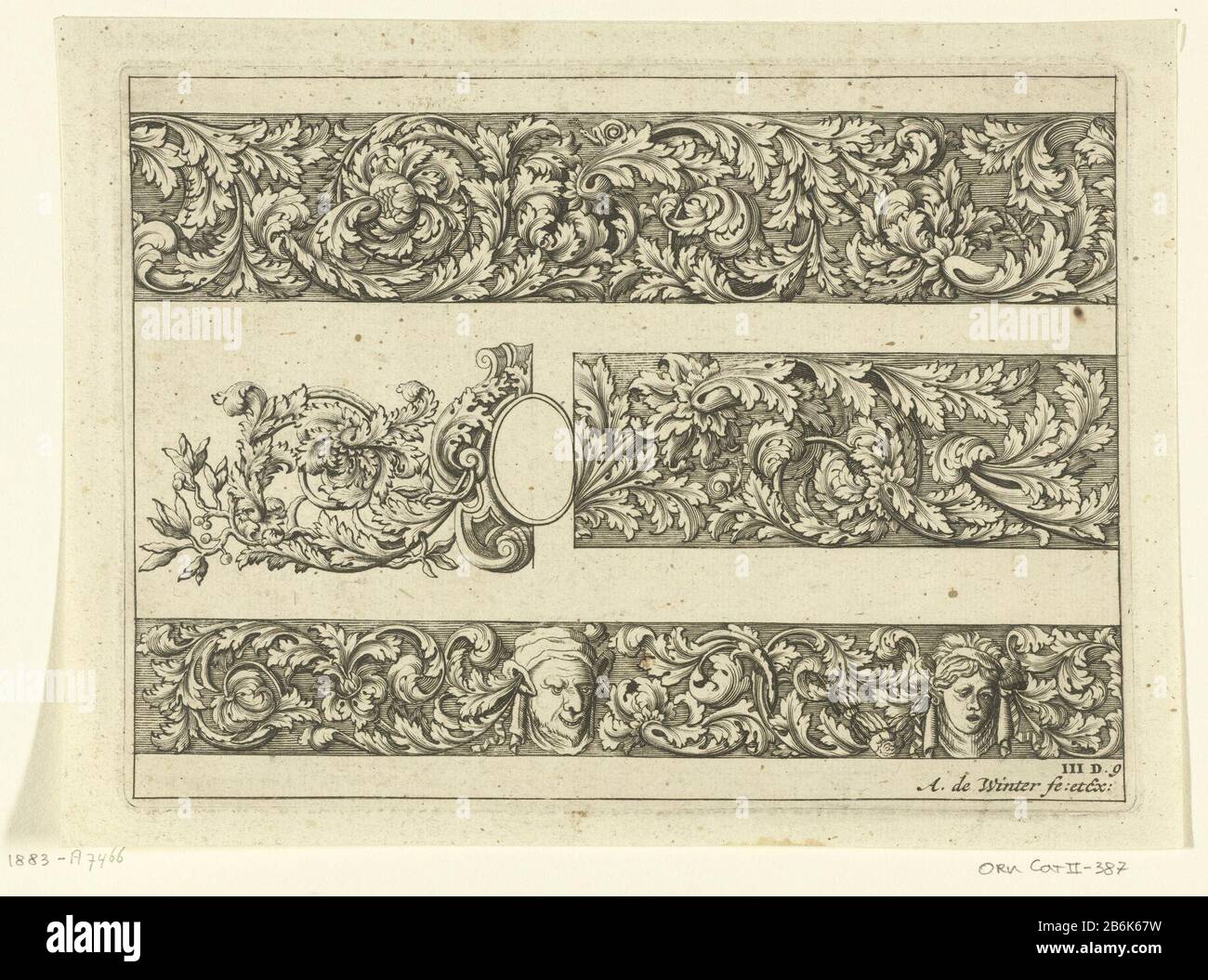 Drei Friese mit Blatttendrillen Verscheide Italia Armenisch und Französisch Lofwercken Soo als sonder Bilder (Serientitel) Die linke Hälfte des Mittelfrieses hat eine weiße Oberfläche. Auf dem Fries darunter befinden sich zwei Masken. Journal III.D.9 dritte Serie von 12 Blättern mit Verzierungen für Gold- und Silberschmiede. Kopien an C. Moelder und andere. Hersteller: Druckmaschine: Anthonie de Winter (Listed Property) entworfen von: C. Moelderuitgever: Anthonie de Winter (Listed Property) Herstellung: Amsterdam Datum: 1696 Material: Papiertechnik: Engra (Printing Process) Messungen: Plattenkante: H 137 mm × W 187 mm Stockfoto