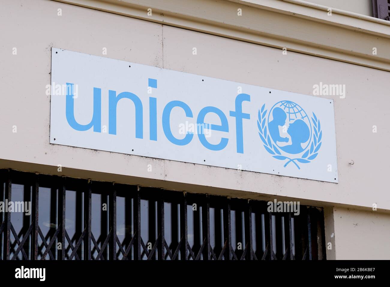 Bordeaux, Aquitanien/Frankreich - 02 21 2020: unicef unterschreibt Logo auf dem Aufbau der internationalen Organisation united Nations Children Fund Stockfoto
