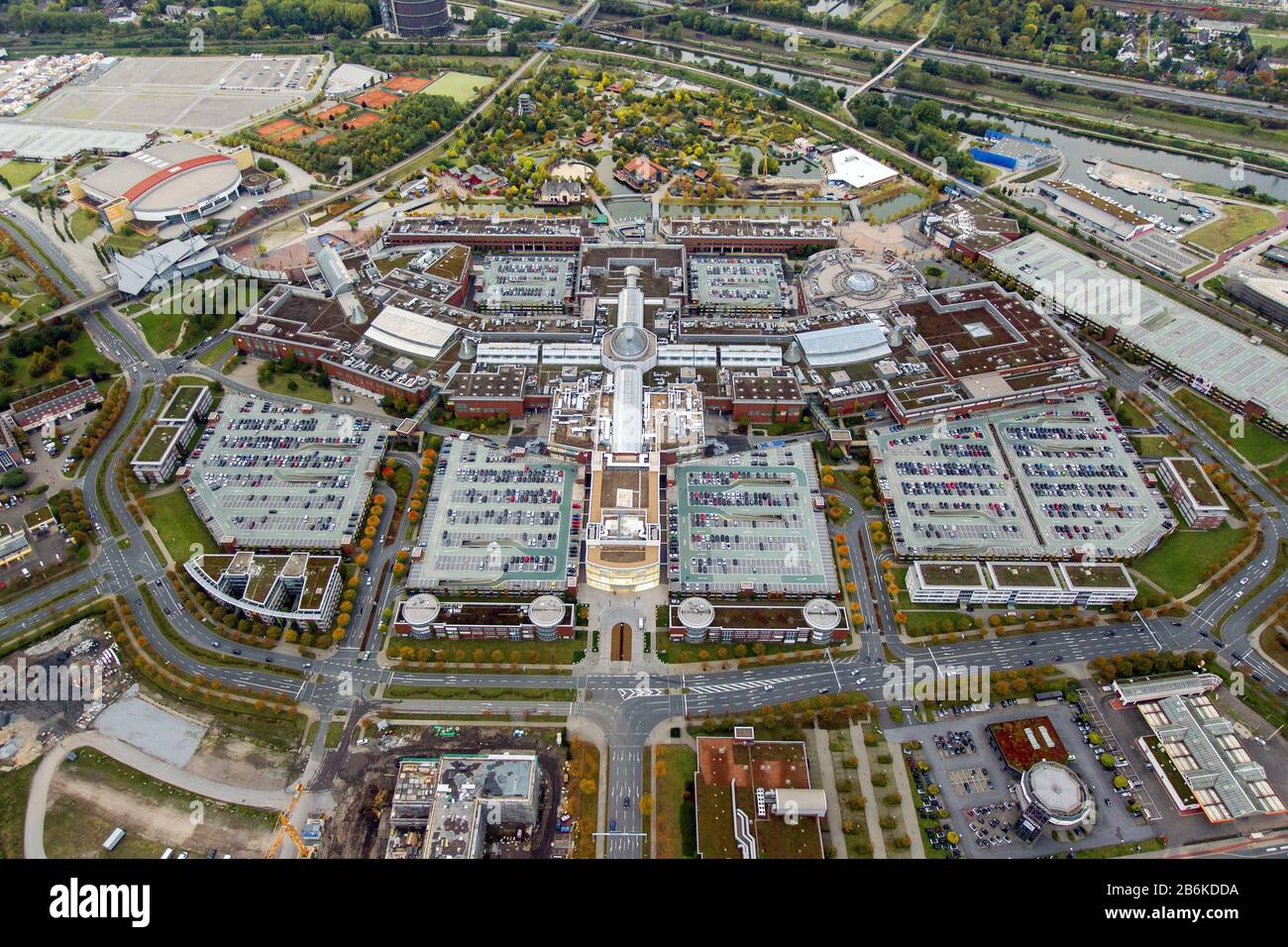 , das Centro ist eines der größten Shopping Center und städtischen Entertainment-Center in Deutschland, 10.10.2012, Luftaufnahme, Deutschland, Nordrhein-Westfalen, Ruhrgebiet, Oberhausen Stockfoto