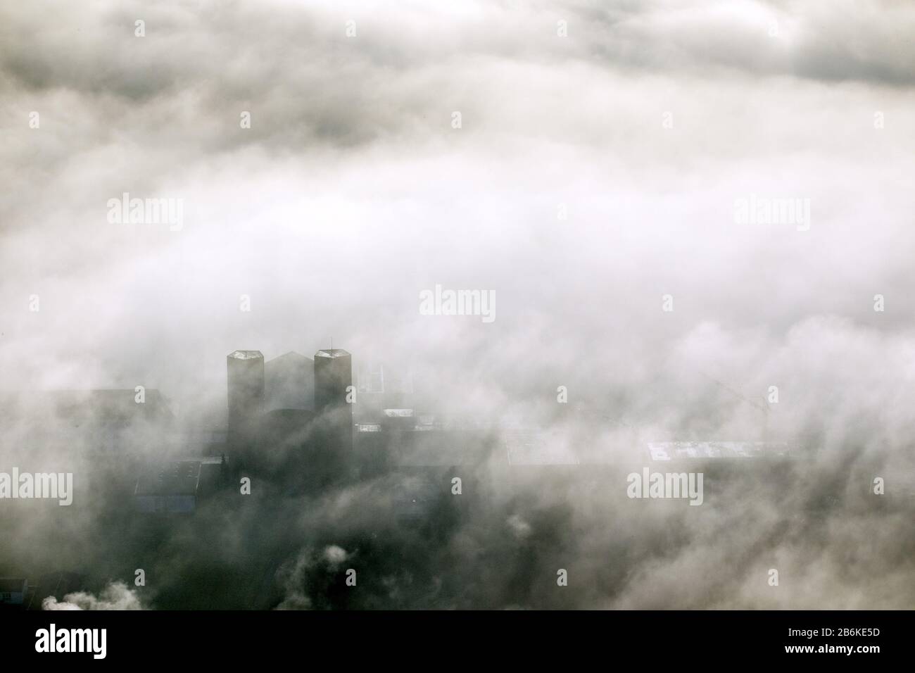 Nebel über Kloster Koenigsmuenster, Luftbild, 11.12.2013, Deutschland, Nordrhein-Westfalen, Sauerland, Meschede Stockfoto