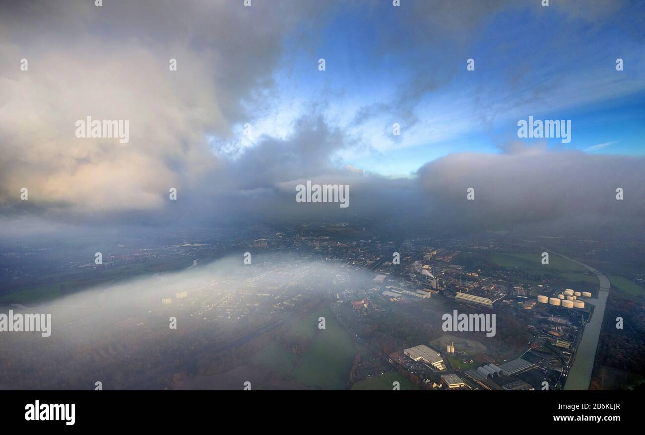 Abgasemissionswerk eine Wolke über Luenen, Luftbild, 26.11.2013, Deutschland, Nordrhein-Westfalen, Ruhrgebiet, Luenen Stockfoto