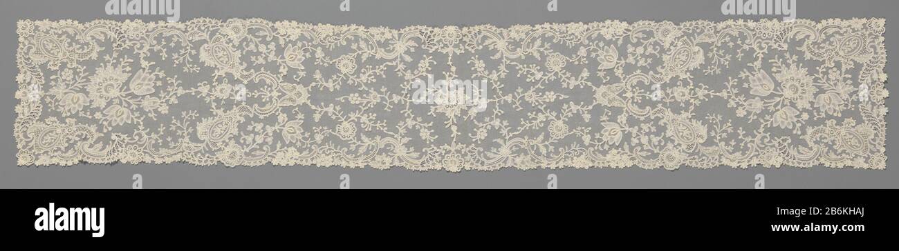 Echarpe aus gemischter Seite mit Tulpen Echarpe aus naturfarbener Mischseite: Brüsseler Bobbinspitze mit Nadelseiten-Land, ein feiner Mesh-Seitengrund. Diese Art von Spitze wird Point d'Angleterre genannt. Eine rechteckige Form hat an den Enden ein Spare mit einer nach innen gerichteten Stirnseite. Die Konturen dieser symmetrischen Reserven bestehen aus kleinen c-Rollen, Saat- und Diagonalovalen. Im Inneren befindet sich ein Zweig mit Tulpen und einem großen Palmetbloem. Einige Voluten und Samenperlen haben nadelseitige Füllungen. Es gibt viele Reliefsteine. In der Mitte befindet sich, symmetrisch zu zwei Achsen, ein Muster aus fünf und vier Palmen Stockfoto