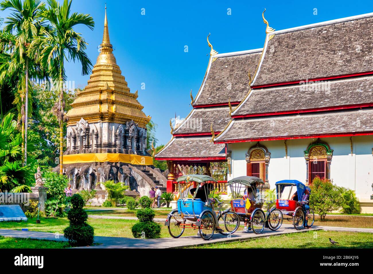 Rickshaws im Wat Chiang Man, Chiang Mai, Thailand Stockfoto