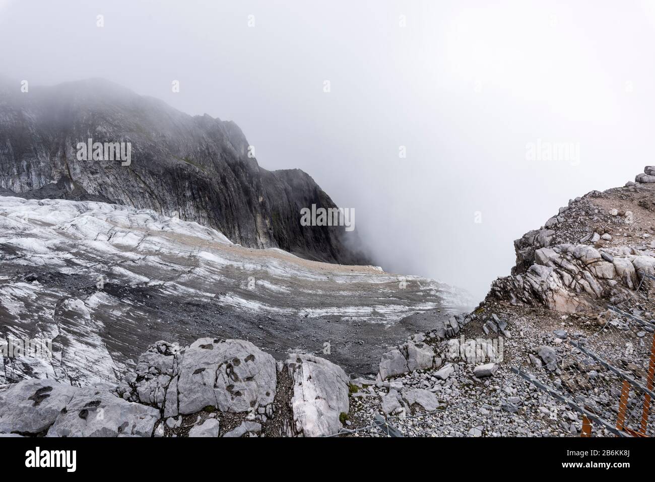 Der Schnee-Berg Jade Dragon, Yulong Xueshan, Lijiang, Provinz Yunnan, China, wo die Gletscher das ganze Jahr über zu sehen sind. Stockfoto