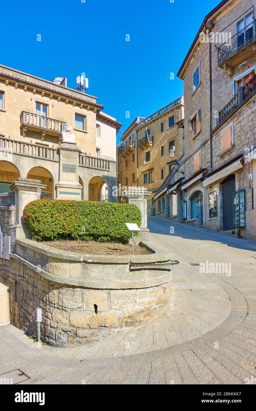 Straßen und Garibaldi-Platz in San Marino - Stadtbild Stockfoto
