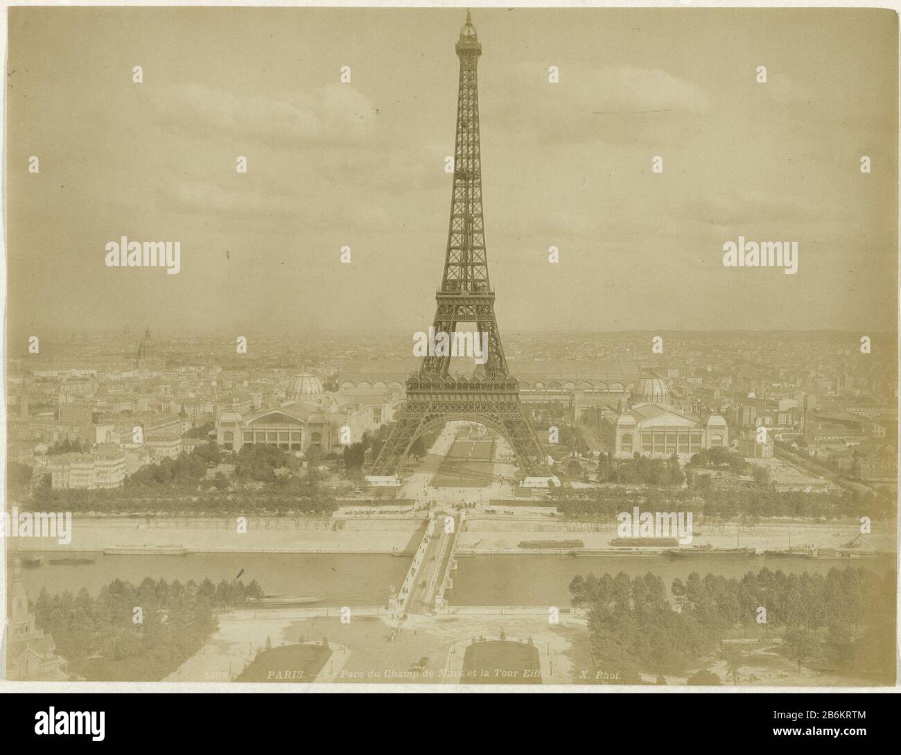 Eiffelturm, Paris 1498 Paris - Le Parc du Champ de Mars et la Tour Eiffel (Titelobjekt) Eiffelturm, Paris Parijs1498. - Le Parc du Champ de Mars et la Tour Eiffel (Titelobjekt) Objektart: Fotos Artikelnummer: RP-F16433 Hersteller: Fotograf: X phot. (Börsennotiertes Objekt) Herstellung: Frankreich Datum: 1880-1910 Physische Merkmale: Albumindruckmaterial: Papiertechnik: Albumindrucke Abmessungen: Foto: H 206 mm × W 274 mmOnderwerp Stockfoto
