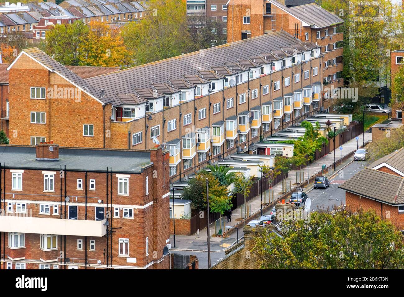 Luftbild des Blocks von Maisonette im Südosten Londons, Großbritannien Stockfoto