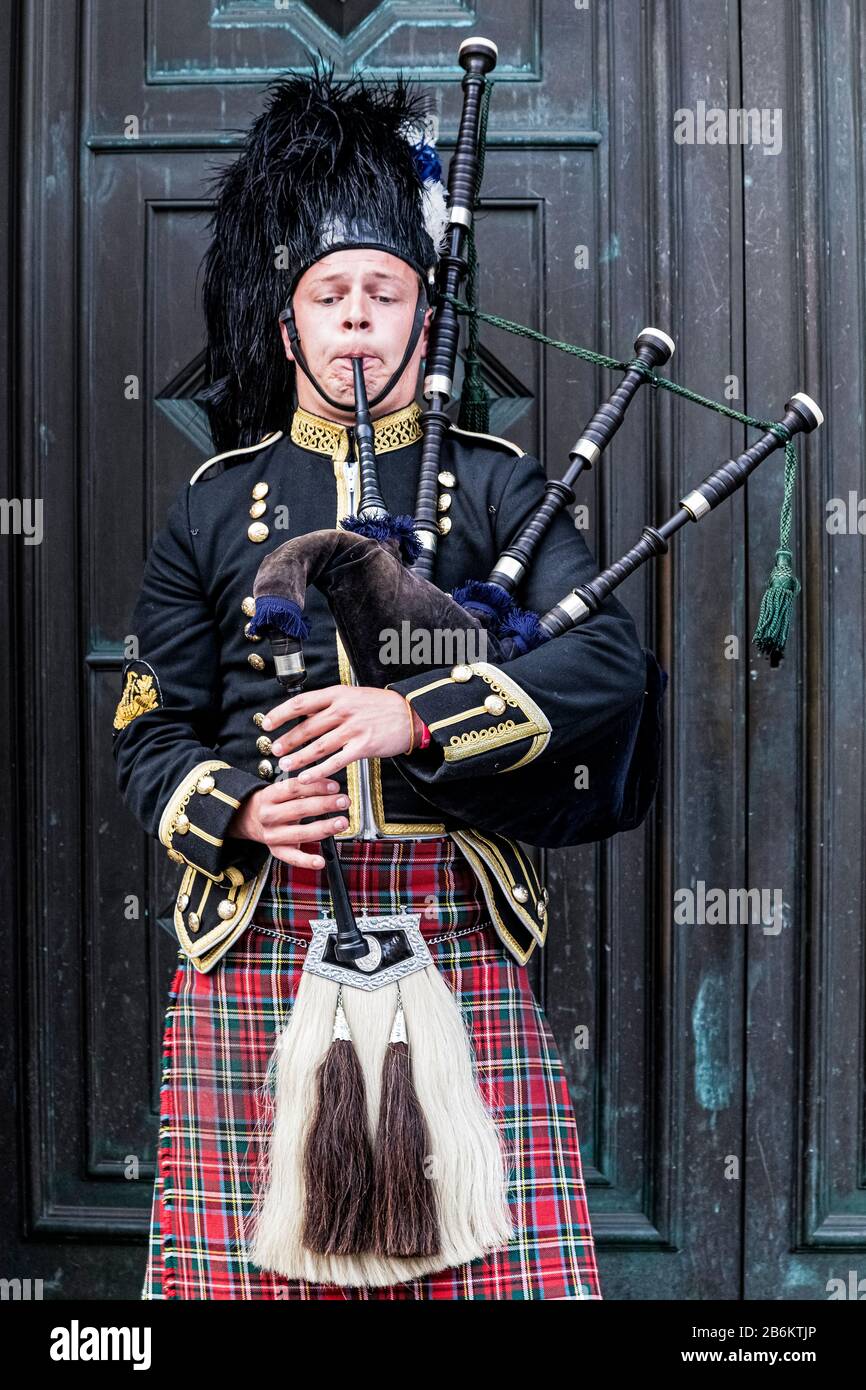 United Kingdon Scotland - Bagpiper in Edinburgh Stockfoto