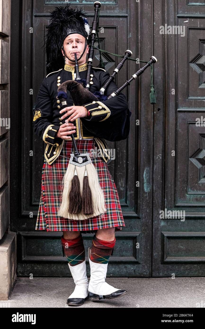 United Kingdon Scotland - Bagpiper in Edinburgh Stockfoto