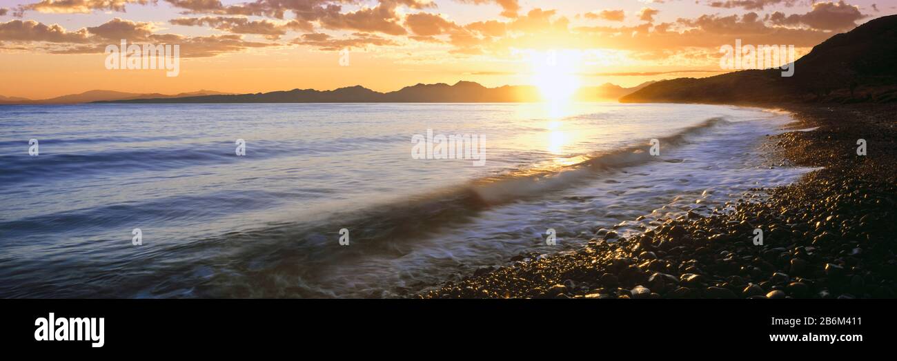 Sonnenaufgang über dem Meer, WindanSea Beach, La Jolla, San Diego County, Kalifornien, USA Stockfoto