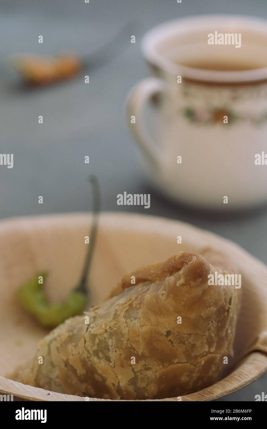 Samosa und Tee Stockfoto