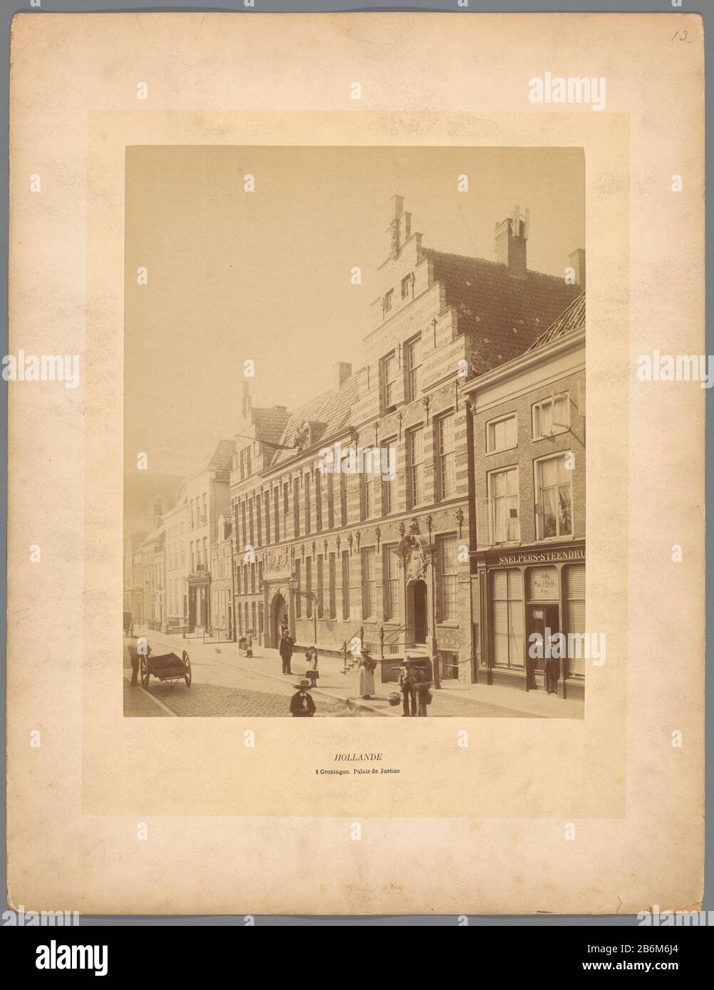 Exterieur van de rechtbank van Groningen Dutch: Identification Title(s) Exterior des Gerichts von Groningen Immobilientyp: Fotos Artikelnummer: RP-F 00-8188 Aufschriften/Marken: Beschriftung, Rekto, gedruckt: "Hollande Groningue. Palais de Justice'numer, recto, gedruckt: '1' Sammlermarke, verso, gestempelt: Lugt 3937 Hersteller: Fotograf: Anonymer Ort Herstellung: Groningen dating: CA. 1875 - ca. 1900 Physikalische Merkmale: Albumindruckstoffe: Pappe Papiertechnik: Albumin Druckabmessungen: Foto: H 276 mm × W 224 mm Betreff: façade (oder Haus oder Gebäude) Gerichtsgebäude s. Stockfoto